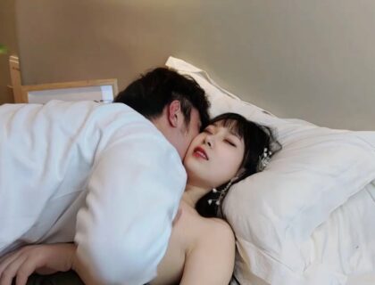Đưa bạn gái mới quen vào biệt thự rồi làm chuyện người lớn