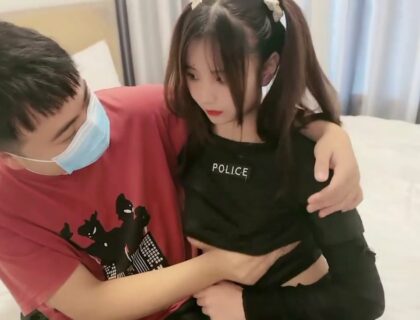 Chị gái khát khao lên giường với cậu em trai chưa trưởng thành